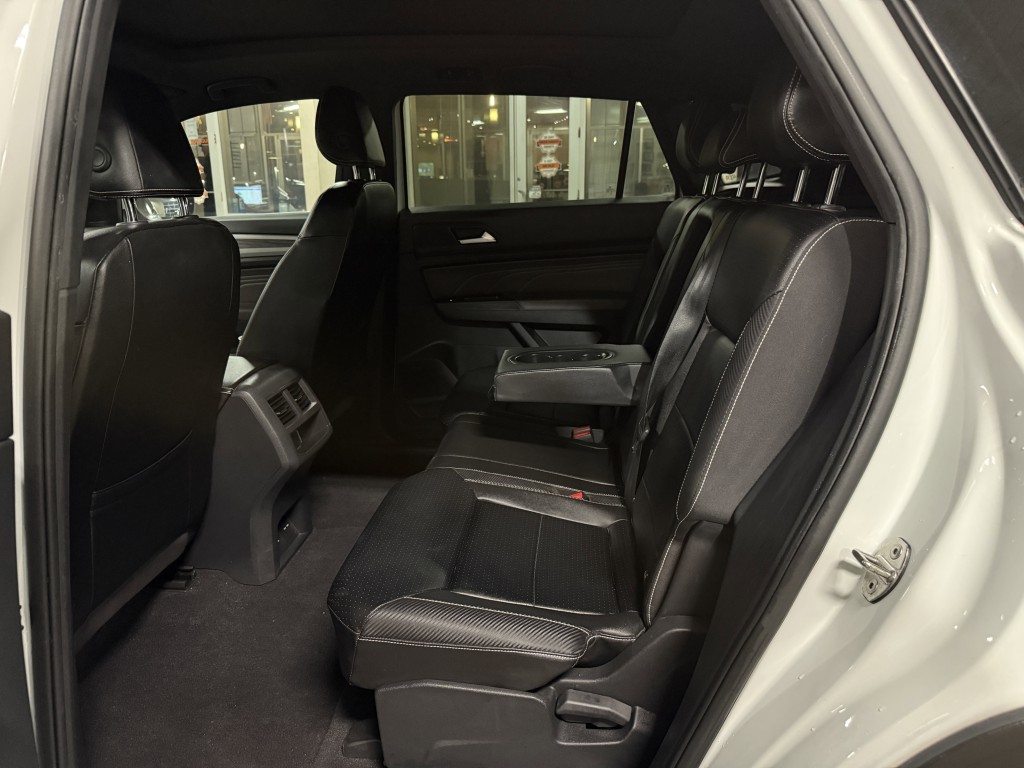 2022 Volkswagen Atlas Cross Sport Image 28