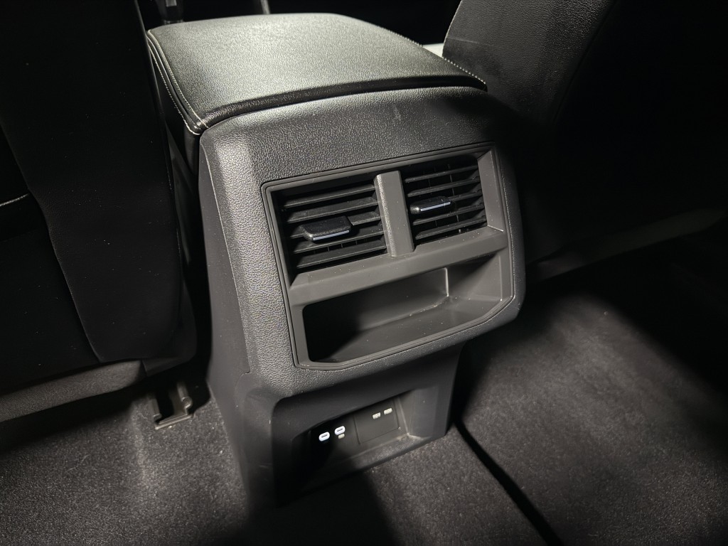 2022 Volkswagen Atlas Cross Sport Image 29