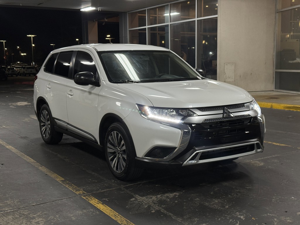 2020 Mitsubishi Outlander Image 3