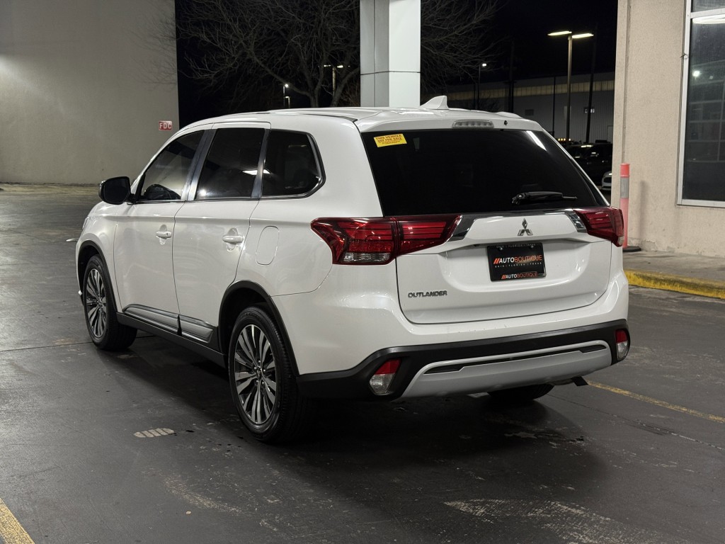 2020 Mitsubishi Outlander Image 8