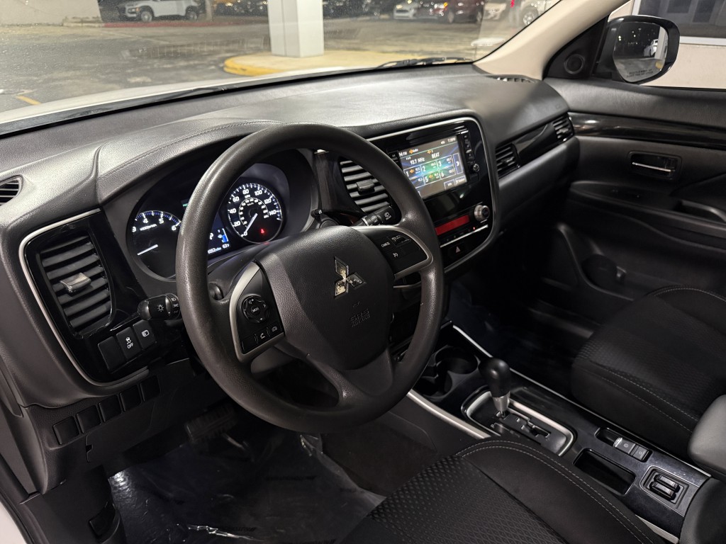 2020 Mitsubishi Outlander Image 12