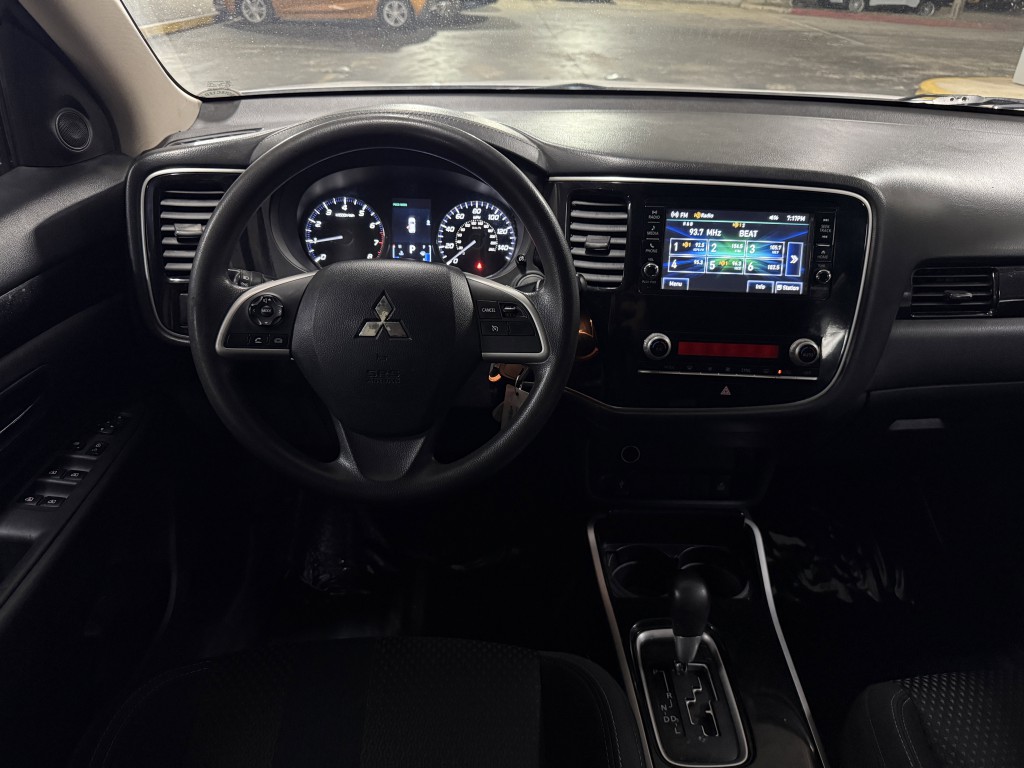 2020 Mitsubishi Outlander Image 14