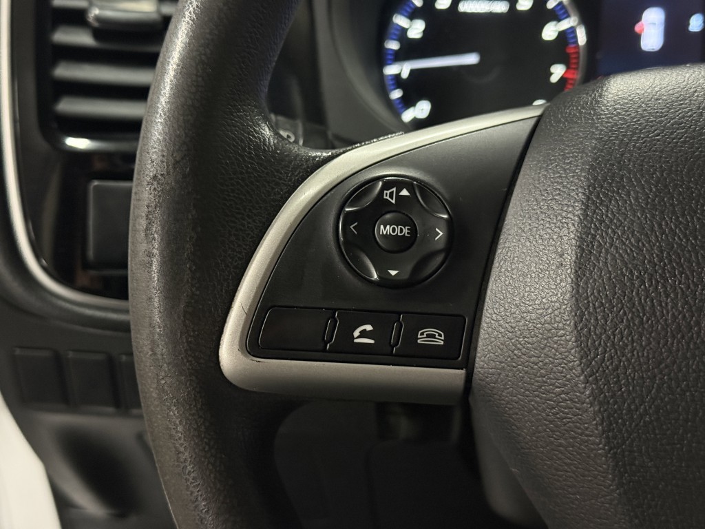2020 Mitsubishi Outlander Image 16