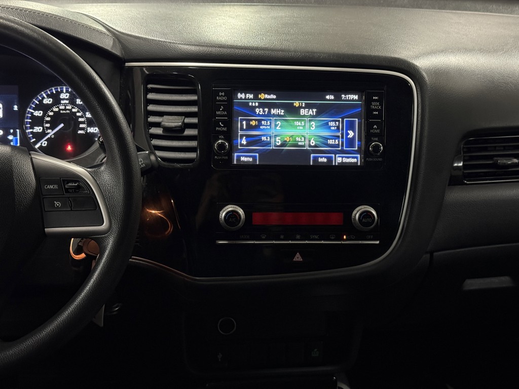 2020 Mitsubishi Outlander Image 19