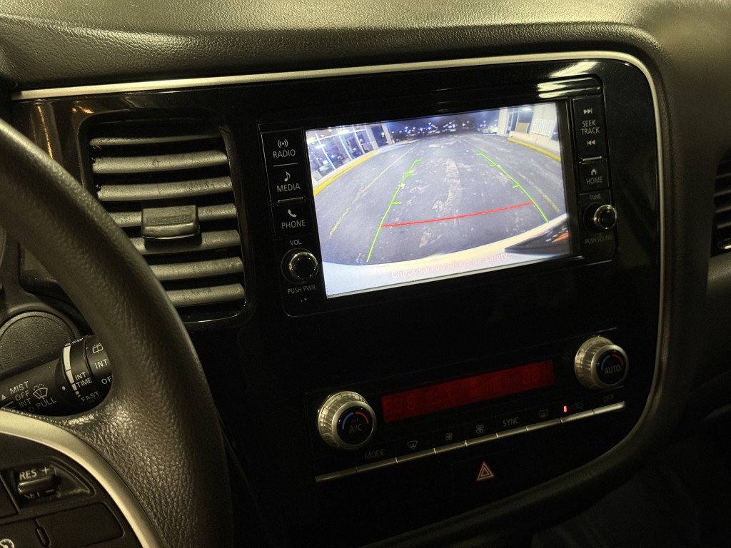 2020 Mitsubishi Outlander Image 21