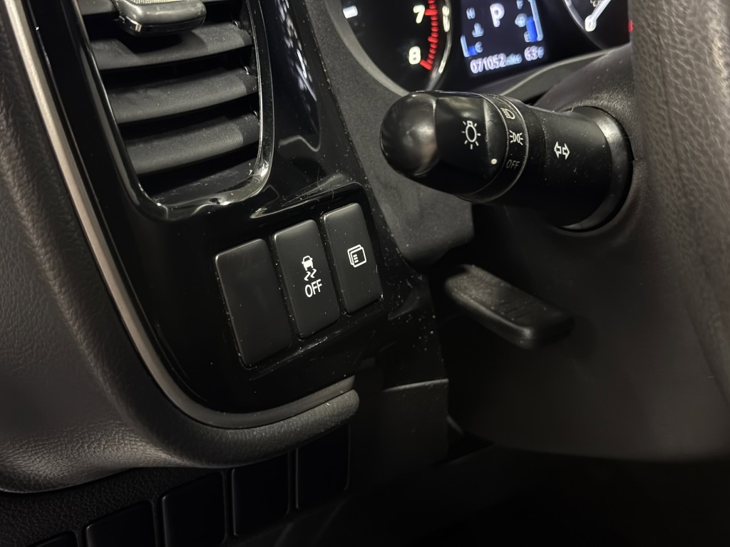 2020 Mitsubishi Outlander Image 24