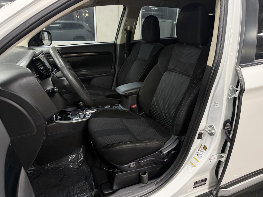 2020 Mitsubishi Outlander Image 25