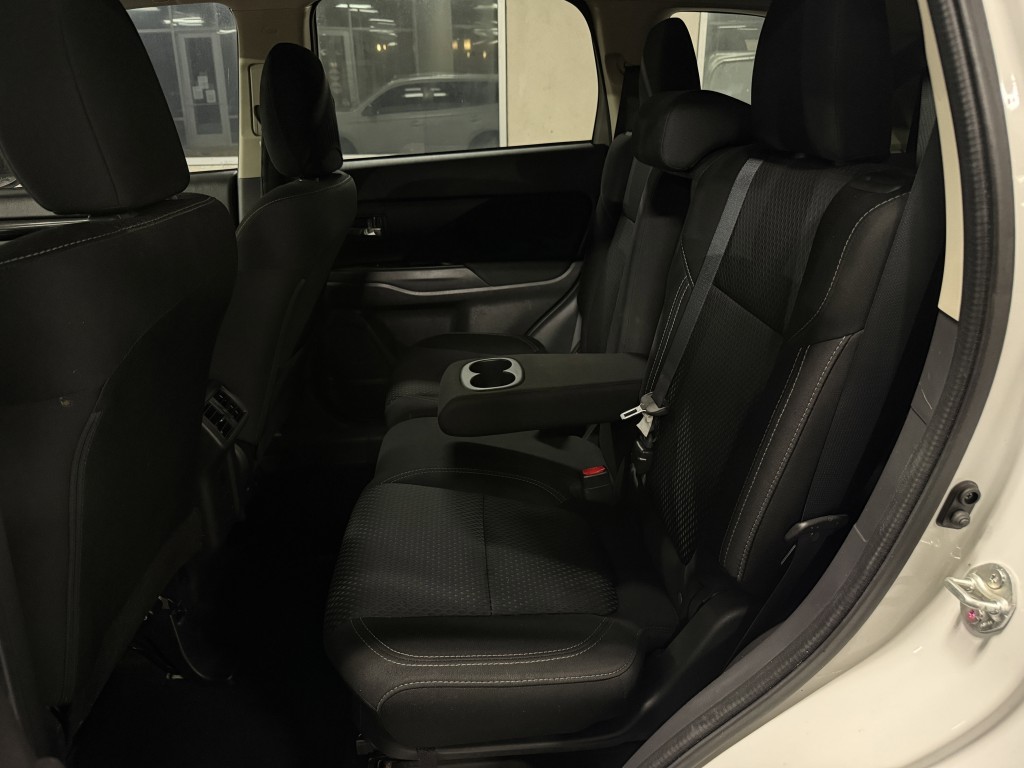 2020 Mitsubishi Outlander Image 27