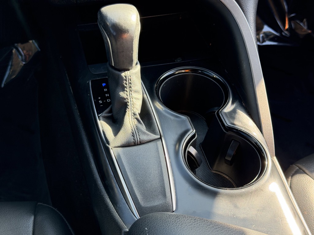 2020 Toyota Camry Image 21