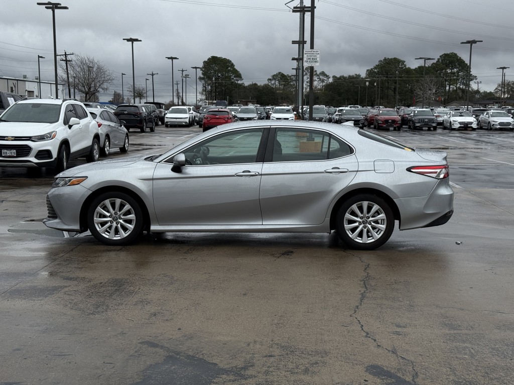 2019 Toyota Camry Image 10