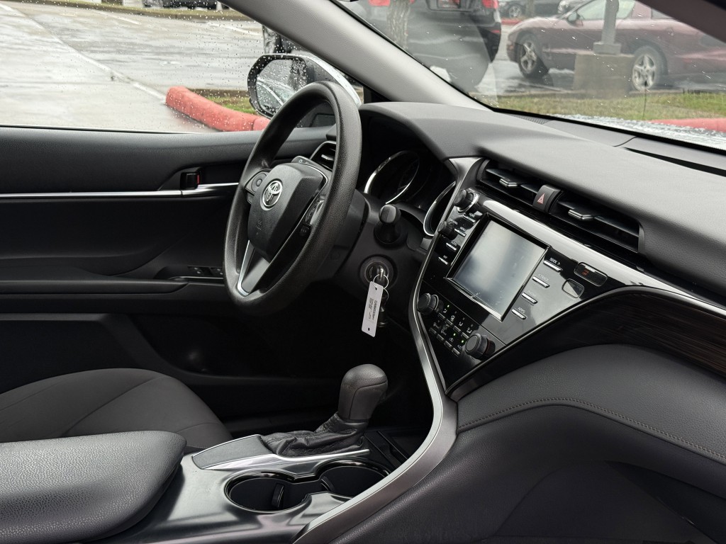 2019 Toyota Camry Image 13