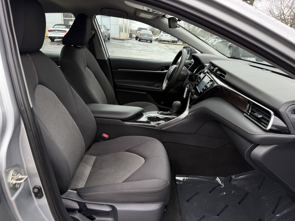 2019 Toyota Camry Image 27