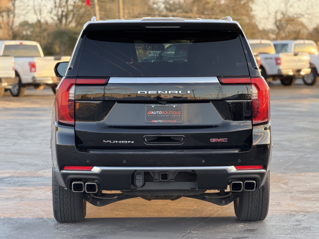 2025 GMC Yukon Image 8