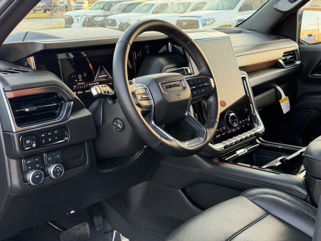 2025 GMC Yukon Image 13