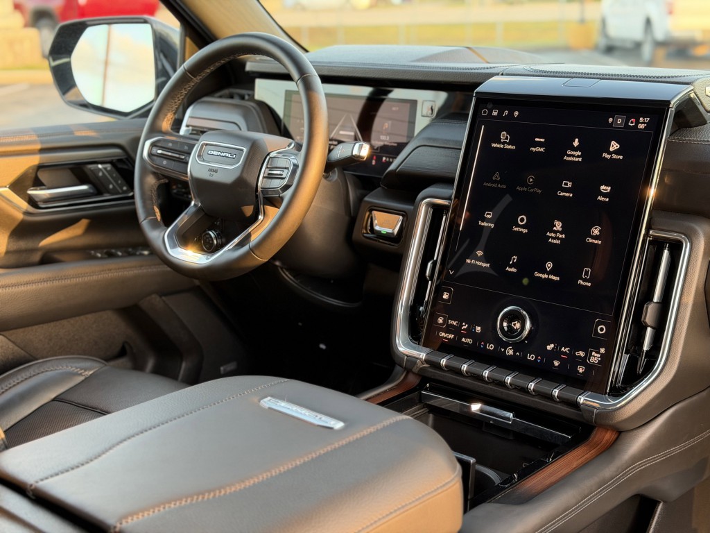 2025 GMC Yukon Image 14