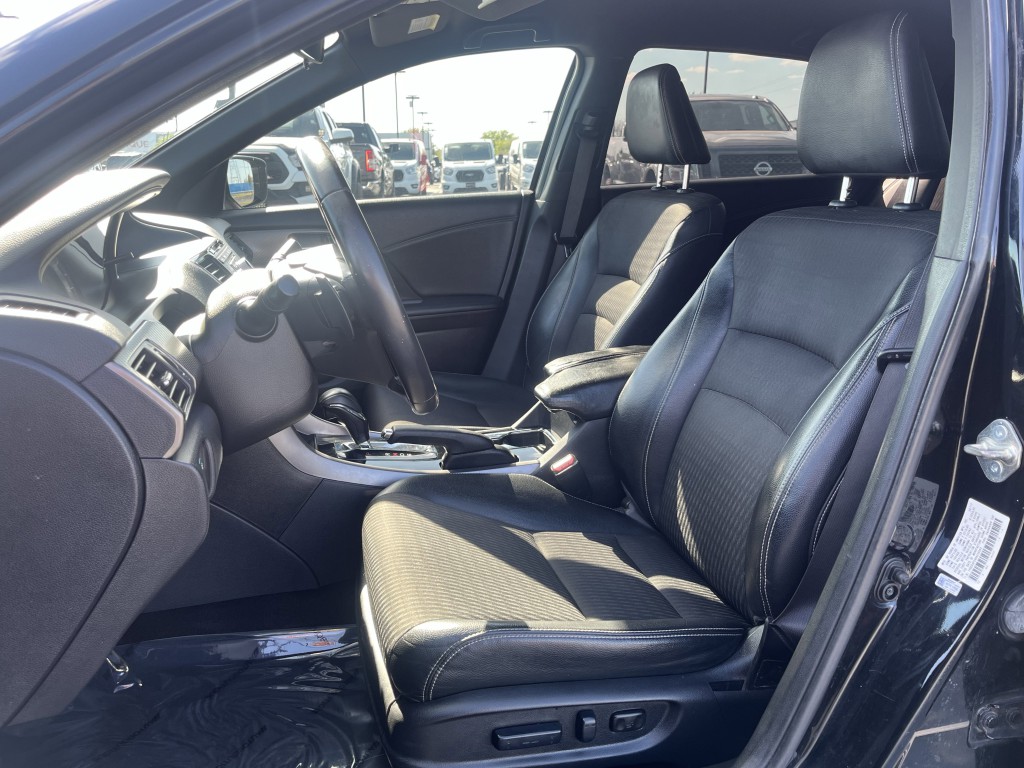 2017 Honda Accord Image 14