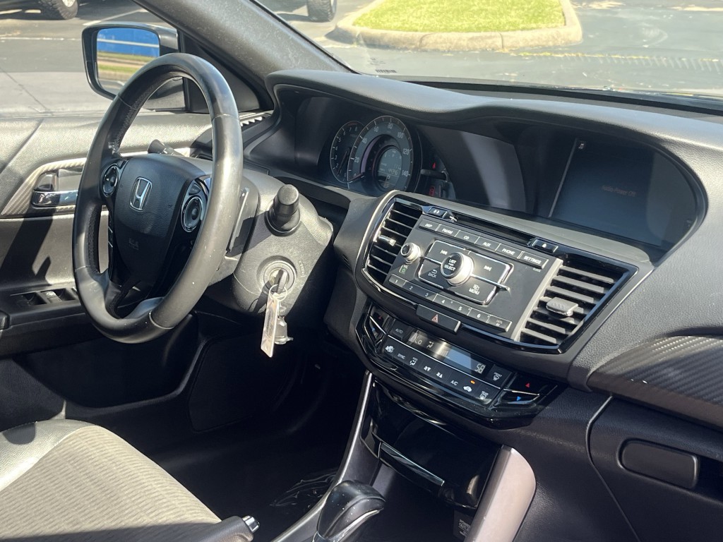 2017 Honda Accord Image 15