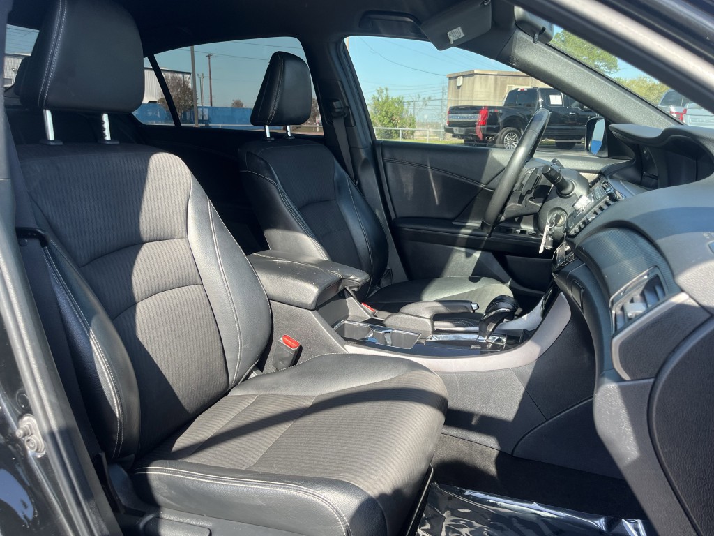2017 Honda Accord Image 16