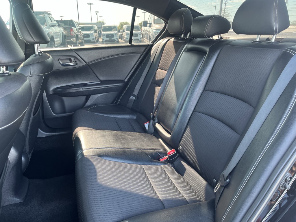 2017 Honda Accord Image 17
