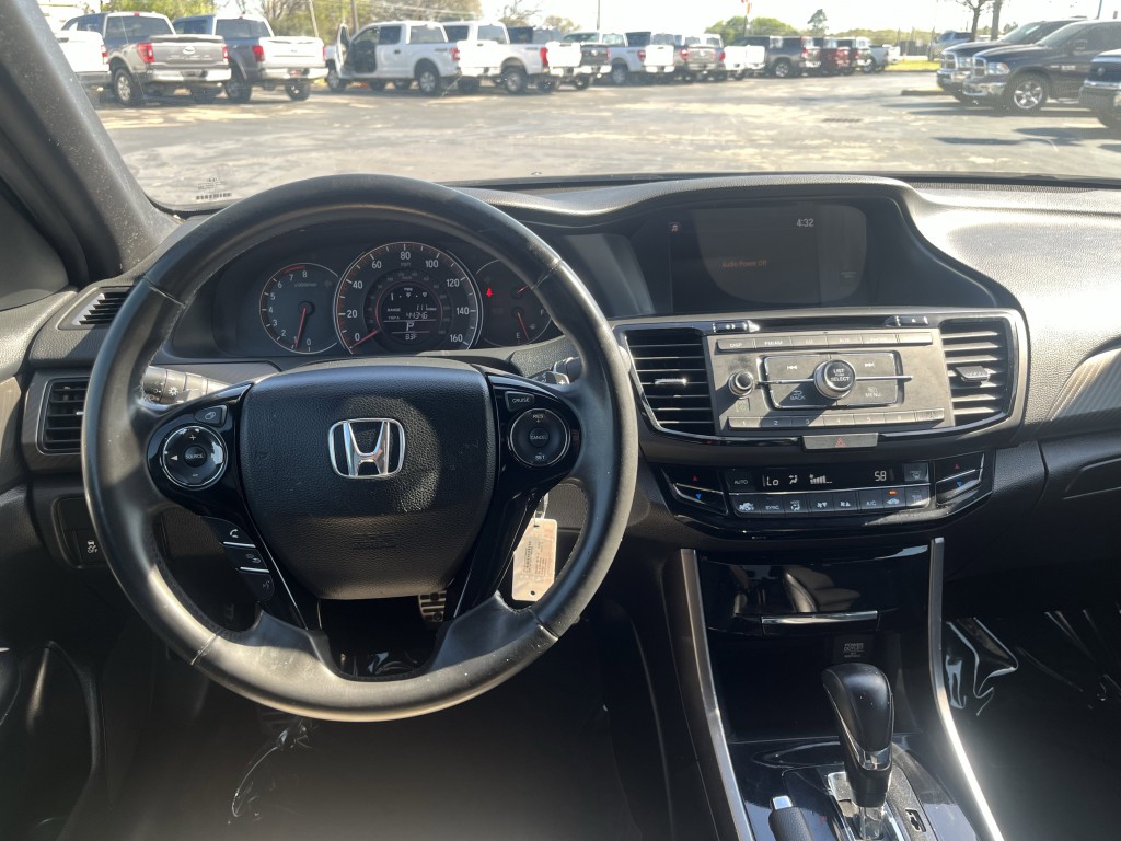 2017 Honda Accord Image 25