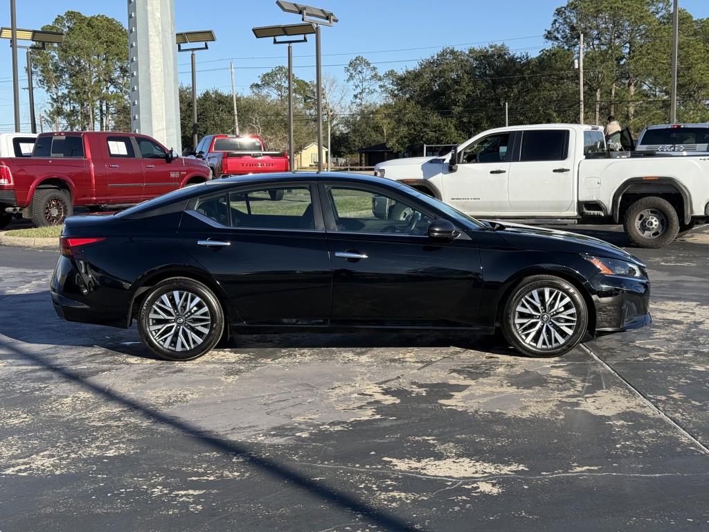2024 Nissan Altima Image 10