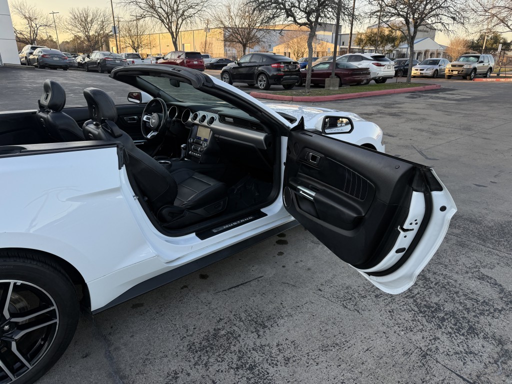 2023 Ford Mustang Image 19