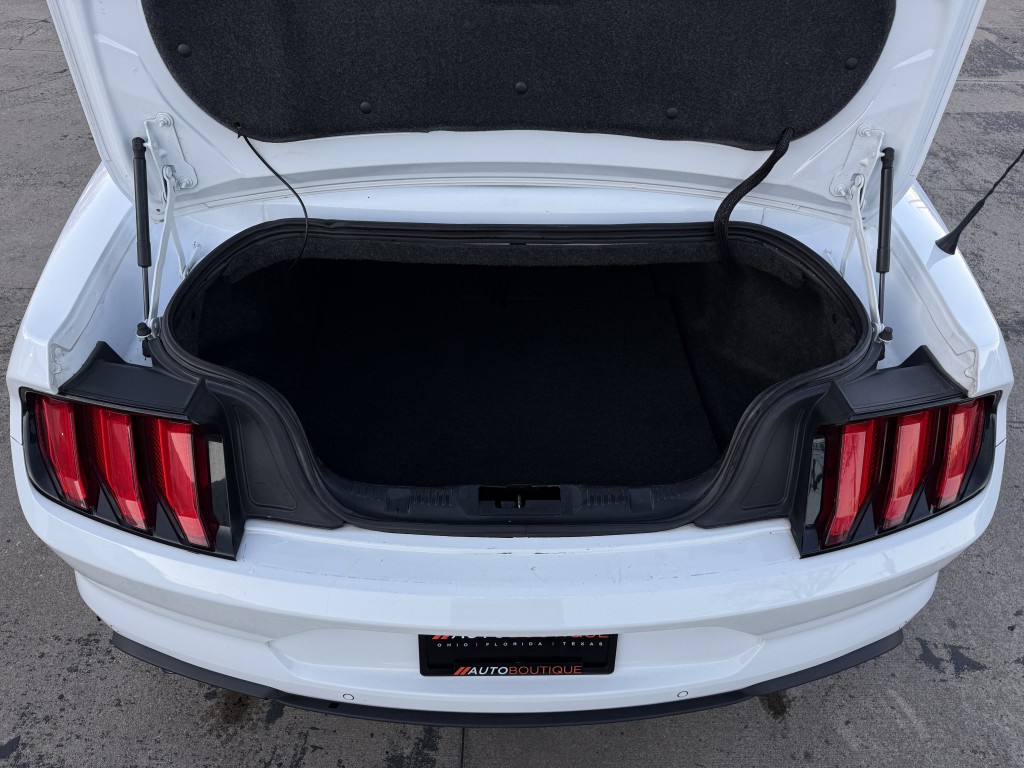 2023 Ford Mustang Image 39