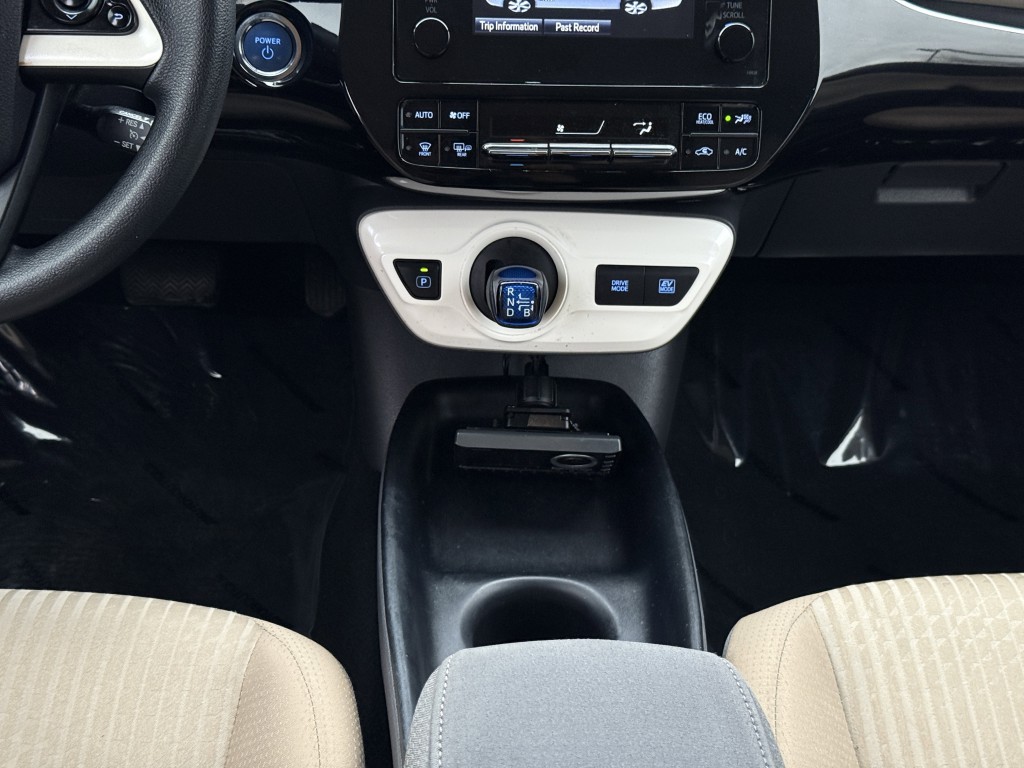 2016 Toyota Prius Image 20