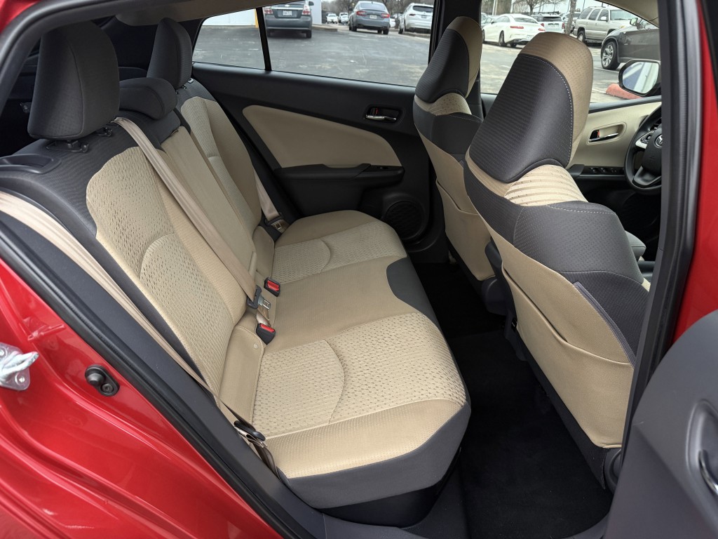 2016 Toyota Prius Image 26