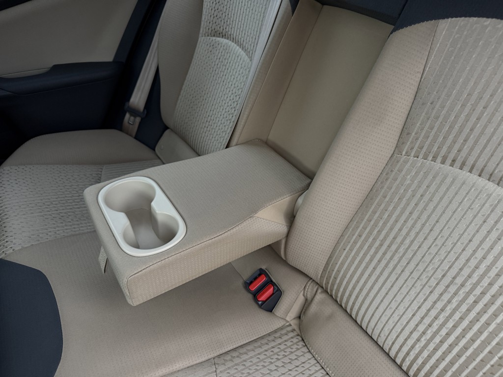 2016 Toyota Prius Image 28