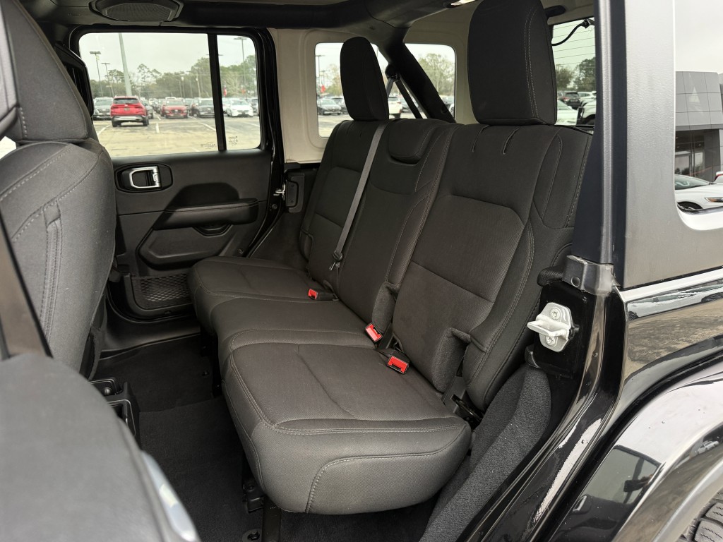 2022 Jeep Wrangler Image 30