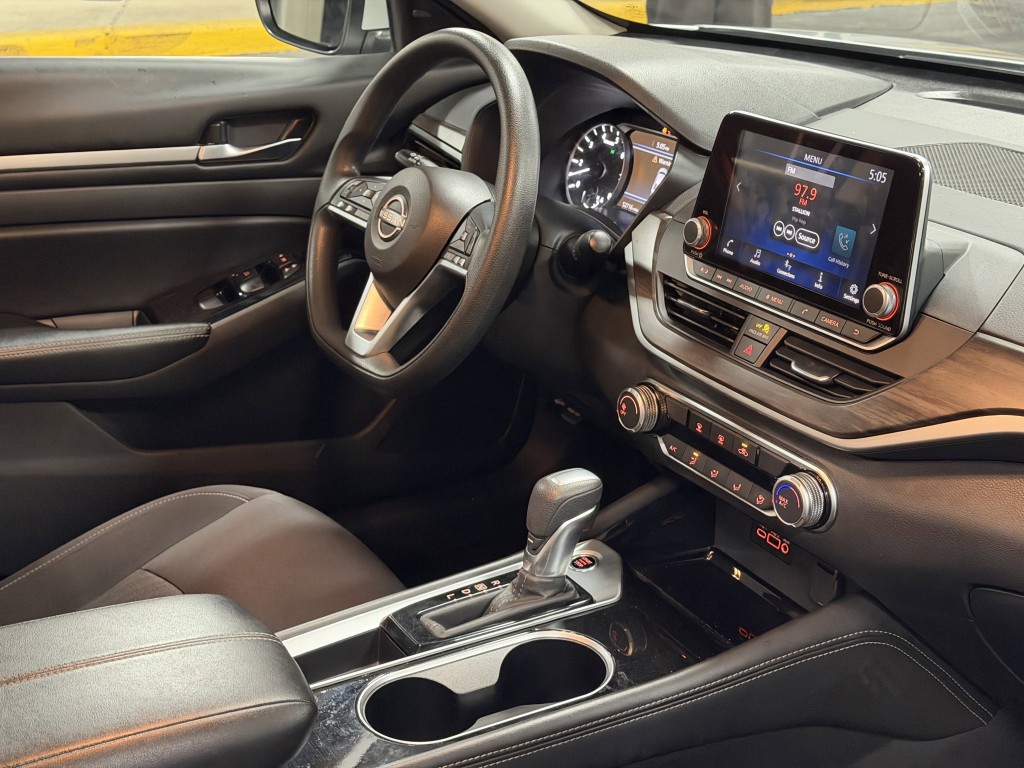 2023 Nissan Altima Image 13