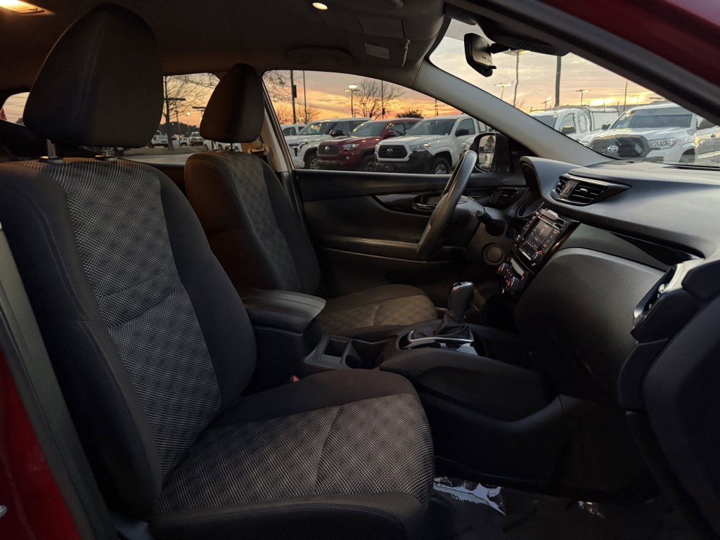 2019 Nissan Rogue Image 25