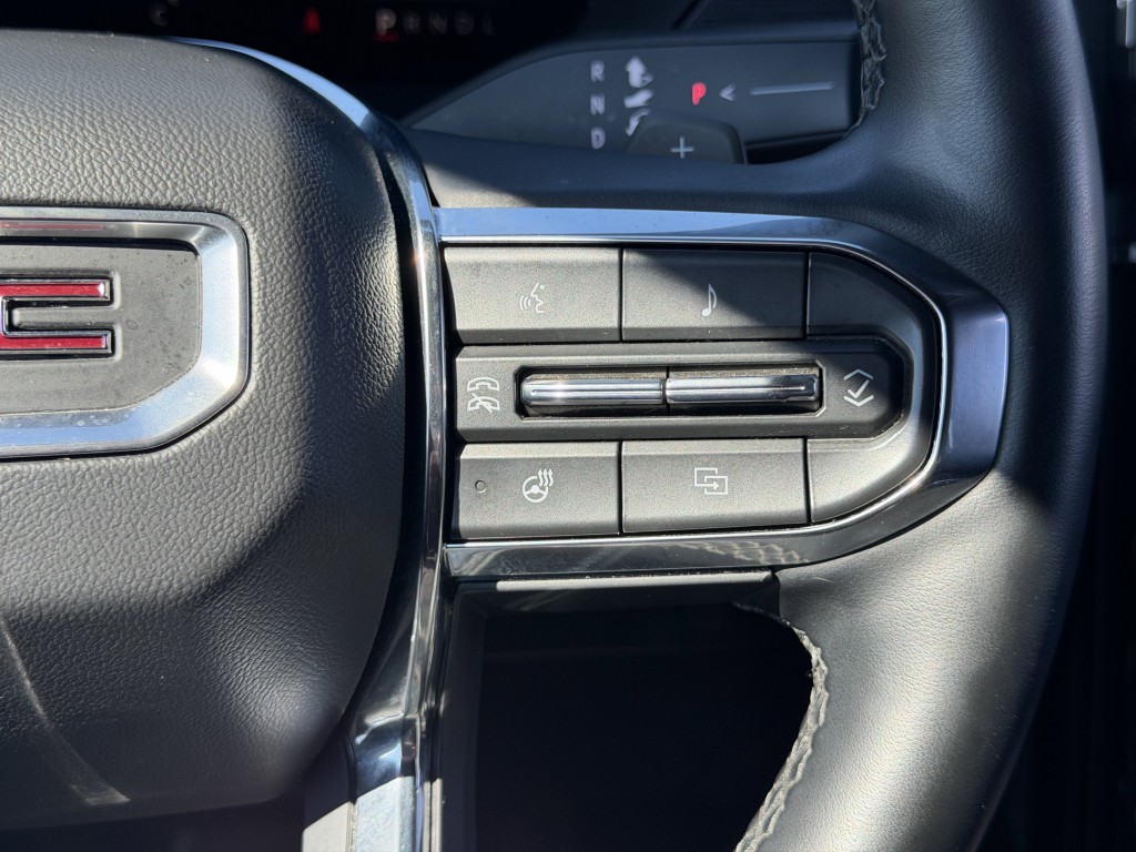 2024 GMC Acadia Image 17