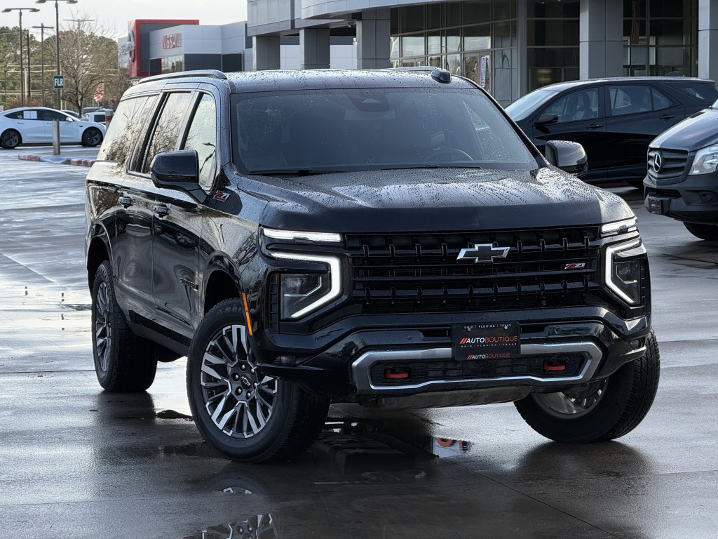 2025 Chevrolet Suburban Image 3