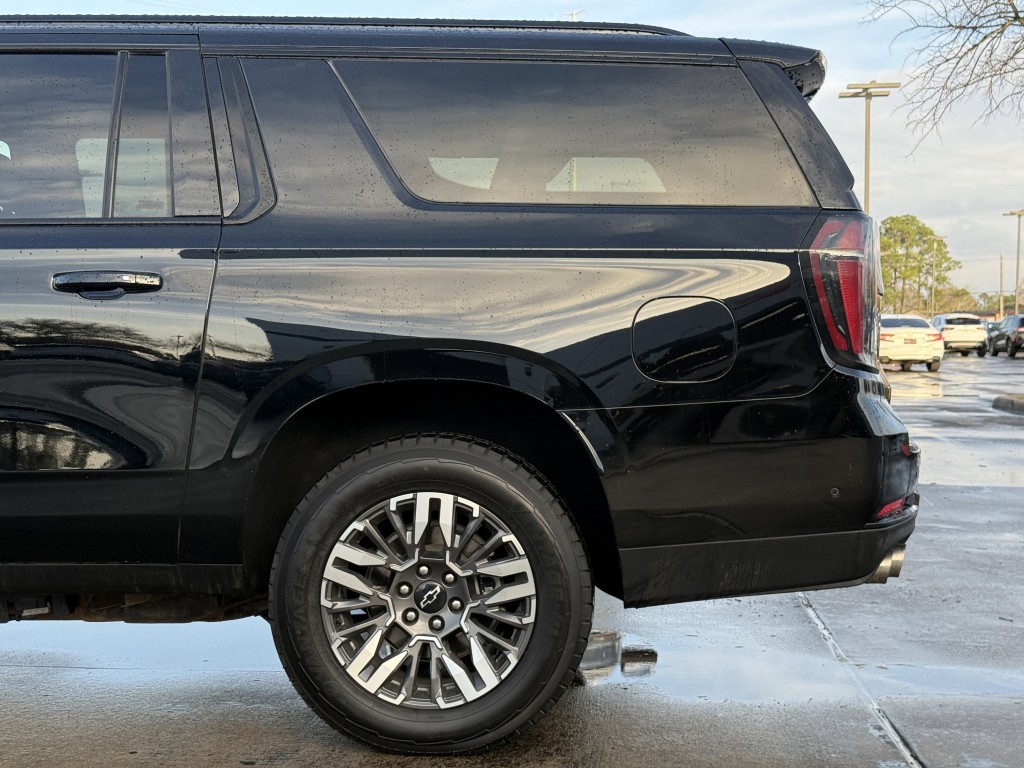 2025 Chevrolet Suburban Image 7