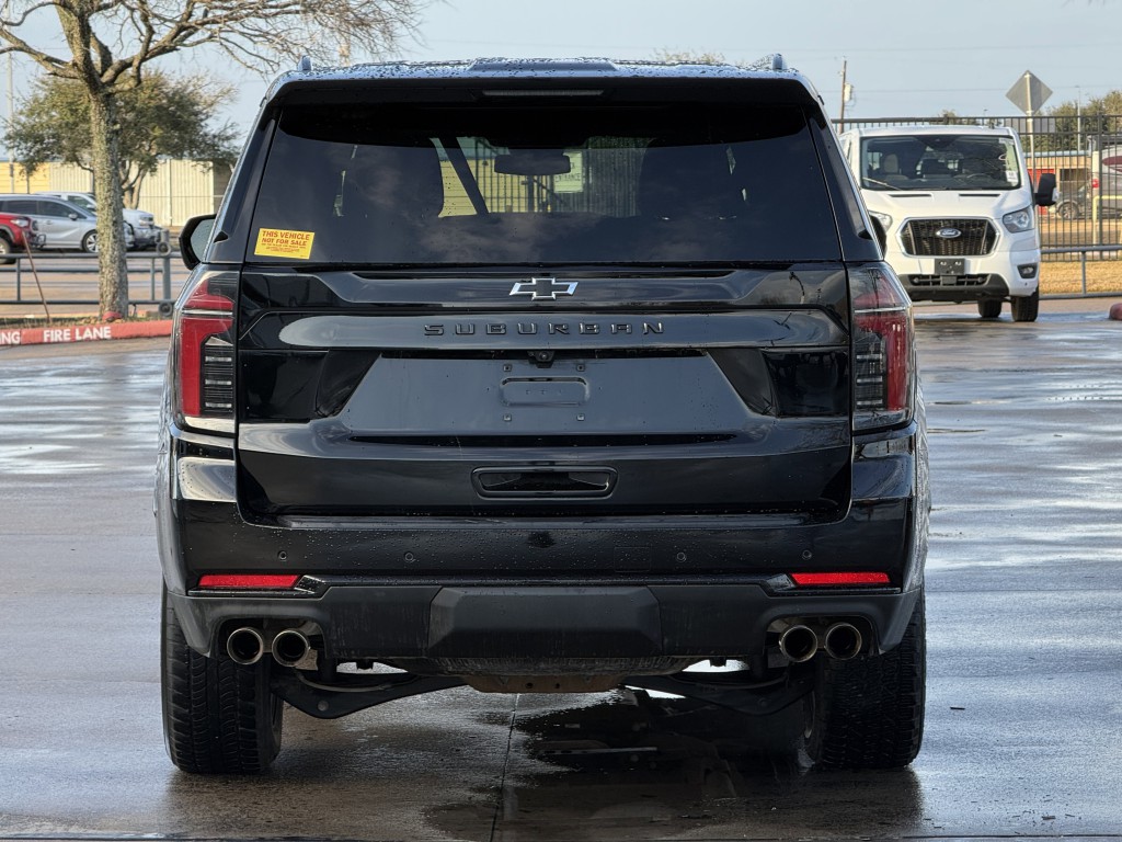 2025 Chevrolet Suburban Image 10