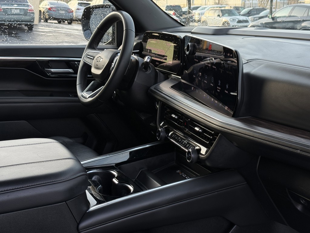 2025 Chevrolet Suburban Image 17