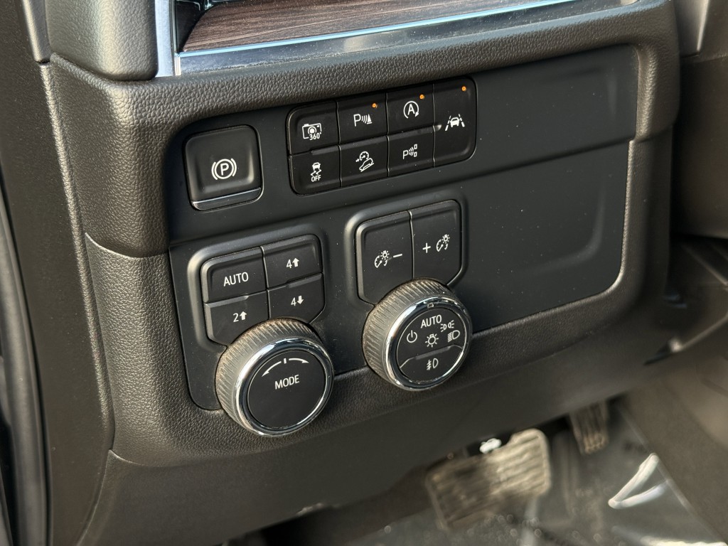 2025 Chevrolet Suburban Image 31