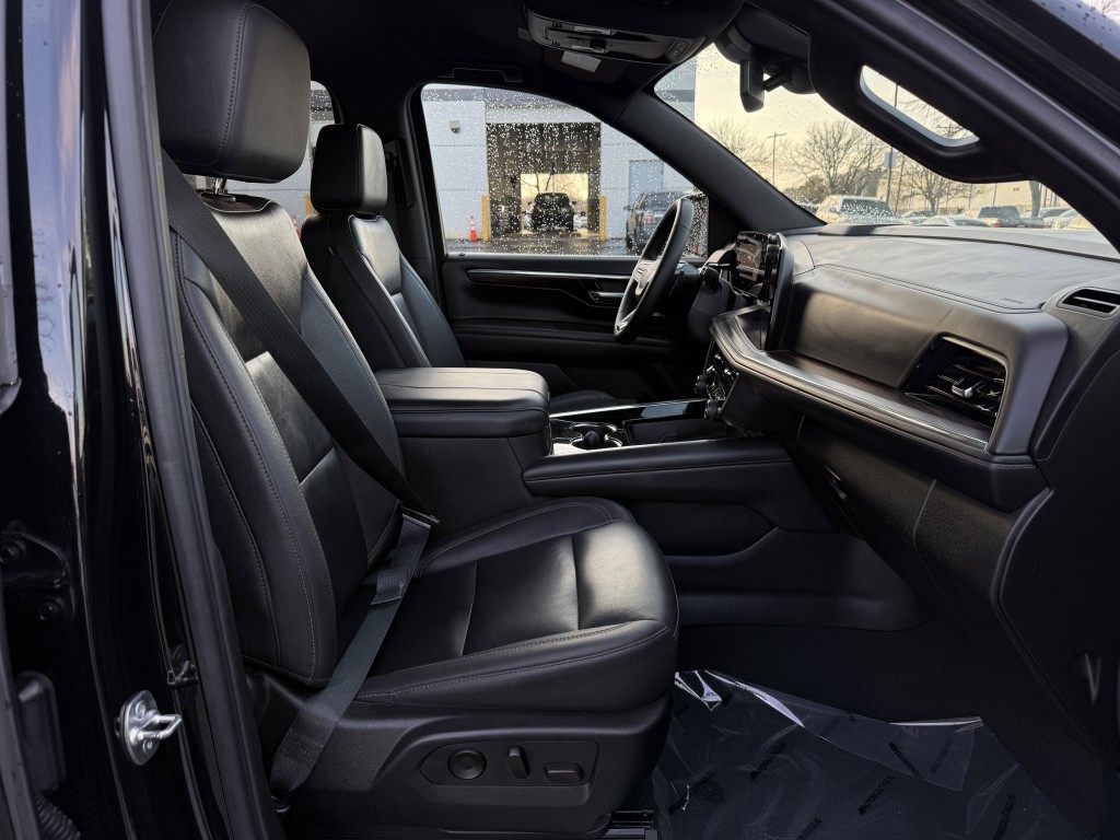 2025 Chevrolet Suburban Image 34