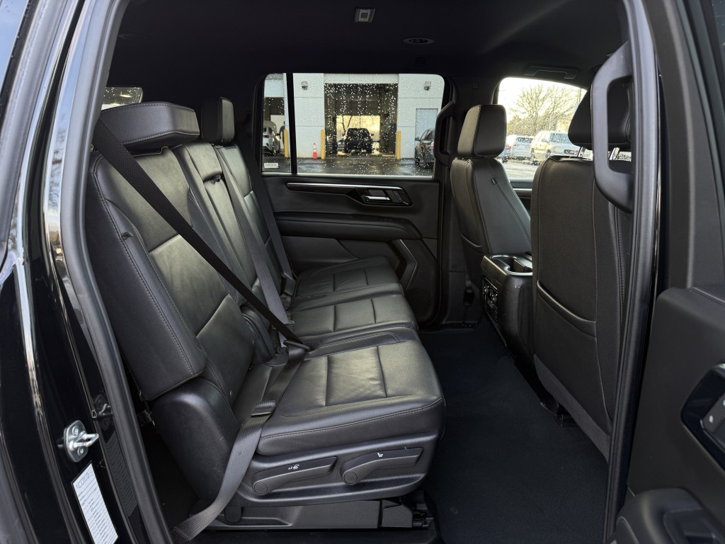 2025 Chevrolet Suburban Image 36