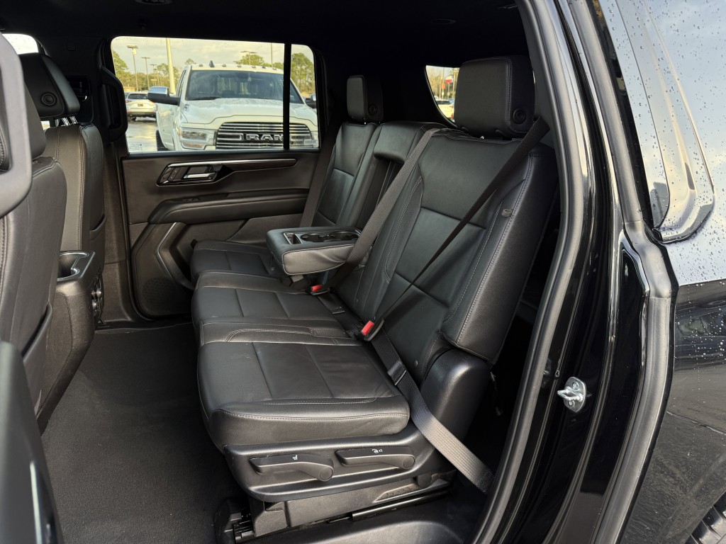 2025 Chevrolet Suburban Image 37