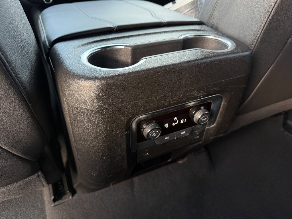 2025 Chevrolet Suburban Image 38