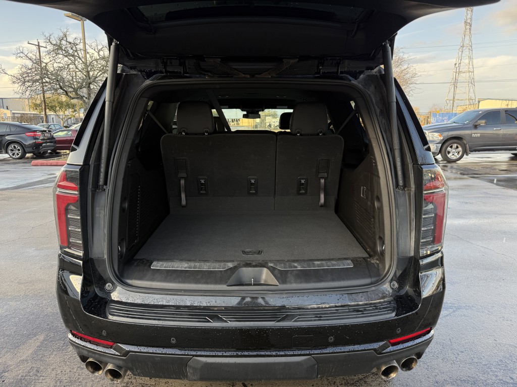 2025 Chevrolet Suburban Image 41