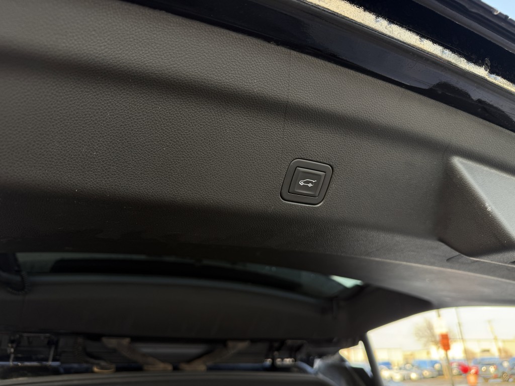 2025 Chevrolet Suburban Image 43