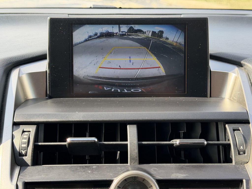 2017 Lexus NX Image 18