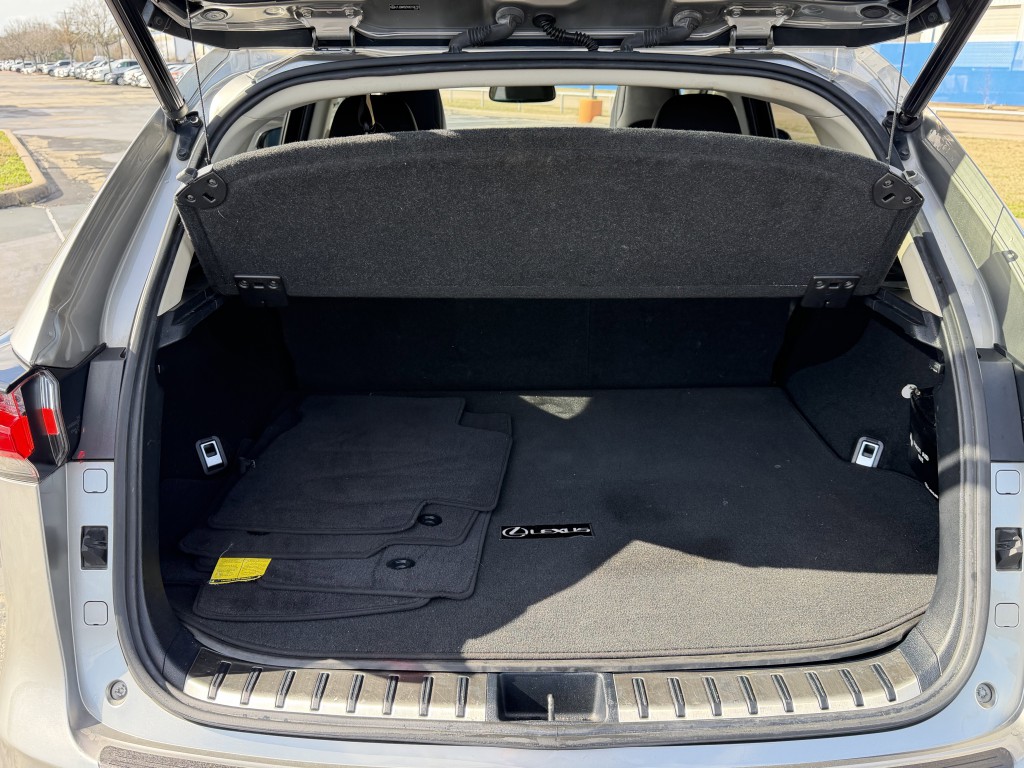 2017 Lexus NX Image 25