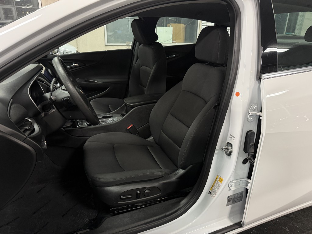 2023 Chevrolet Malibu Image 24