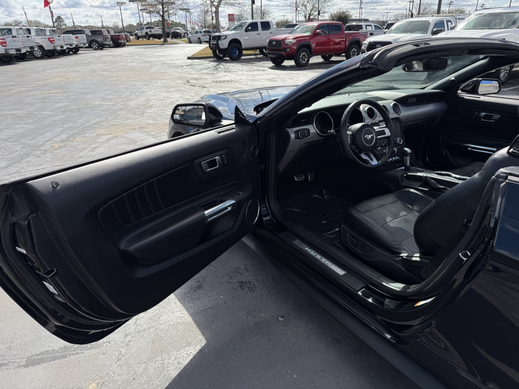 2020 Ford Mustang Image 30