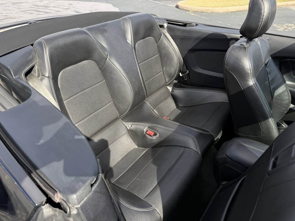 2020 Ford Mustang Image 34